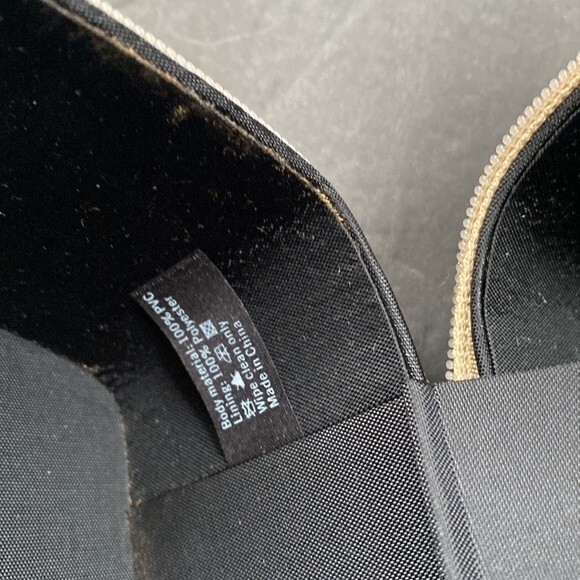 Daisy Marc Jacobs Gold Zipper Handbag Cosmetic Travel Case Only - Picture 9 of 10